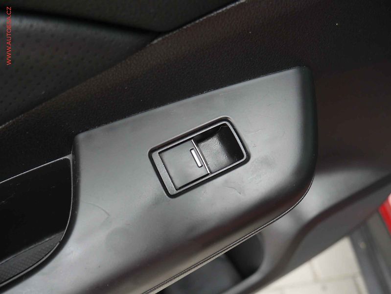 Honda CR-V (2015) 1.6D-TEC 4x4, 2.maj,ČR - fotka 12 z 19