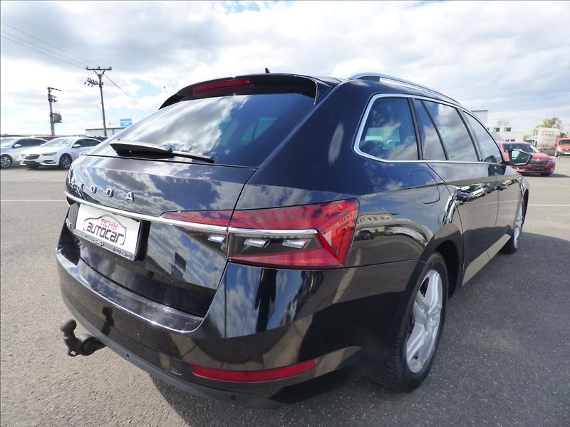 Škoda Superb 2,0 TDI DSG CRYSTAL LIGHT  Sty - fotka 5 z 78