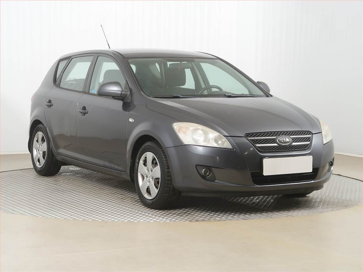 Kia Ceed 1.6 CRDi, Klima, oblíbený vůz