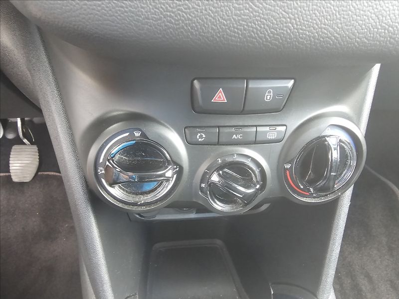 Peugeot 208 1,2 i Actice klima - fotka 19 z 40