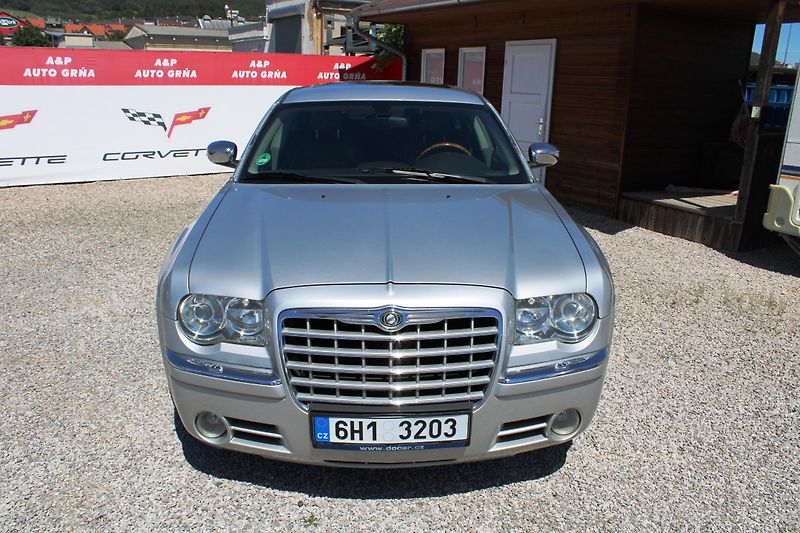 Chrysler 300C (2005) 3,5i REZERVACE - fotka 2 z 16