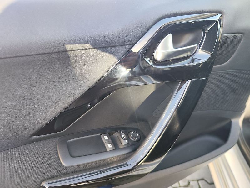 Peugeot 208 1.2 PureTech/60kW Active - fotka 24 z 25