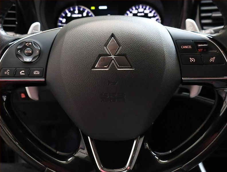 Mitsubishi Outlander (2017) 2.0, 4X4, Automat, 7 míst, ČR - fotka 18 z 20