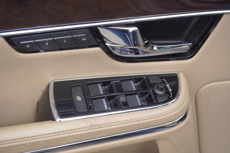 Jaguar XJ 5.0 V8 PREMIUM LUXURY - fotka 25 z 53