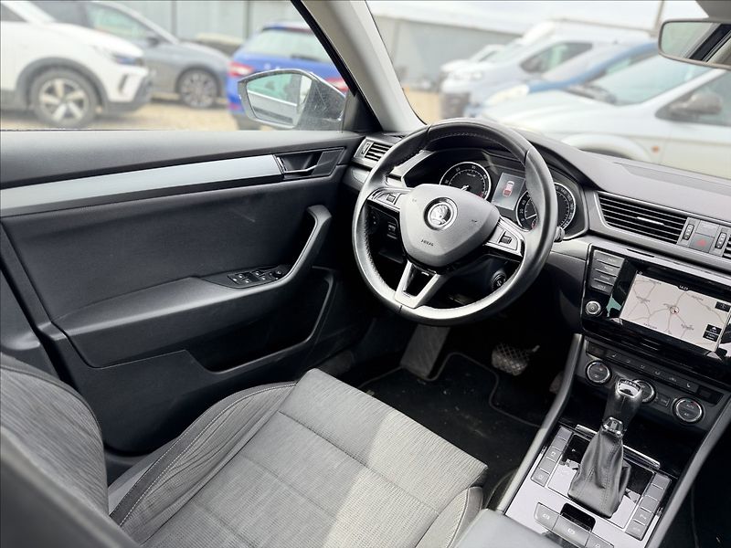 Škoda Superb 2,0 140kW DSG NAVI EL.KUFR - fotka 27 z 34