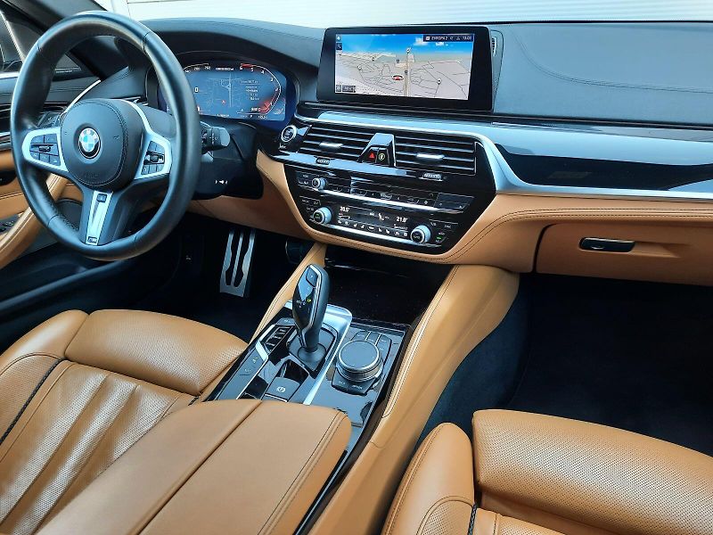 BMW Řada 5 (2020) M550d xDrive Touring - fotka 14 z 15