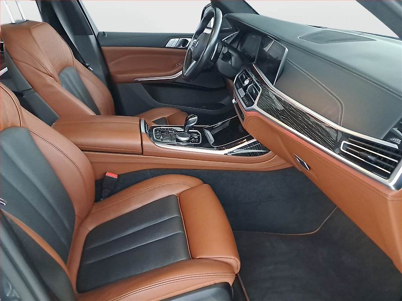 BMW X7 (2022) M50i - fotka 9 z 30