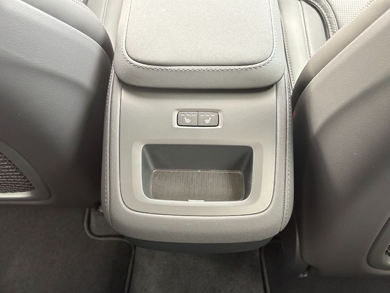 Volvo XC90 Plus B5 184kW - fotka 17 z 22