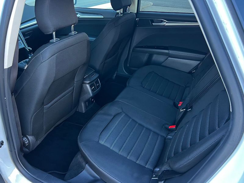 Ford Mondeo (2021) 2.0 TDCi-TAŽNÉ-VYHŘEV.S - fotka 18 z 48