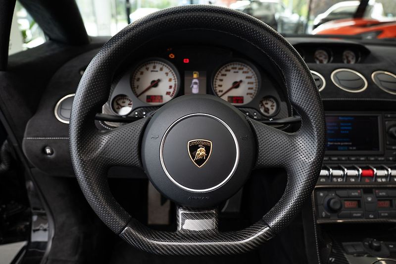 Lamborghini Gallardo Spyder Karbo/Alcantace/Kamera - fotka 6 z 20