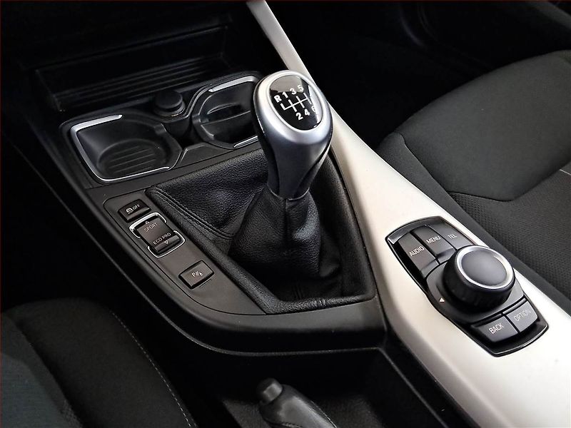 BMW Řada 1 (2016) 118d, Serv.kniha, Tempomat - fotka 16 z 18