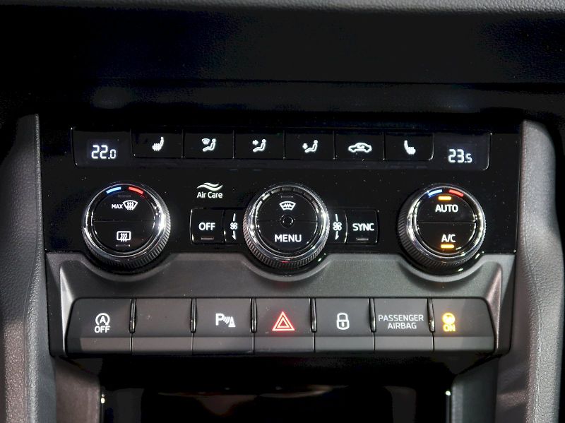 Škoda Karoq (2025) TOP SELECTION 2.0TDI 110KW DSG - fotka 32 z 42