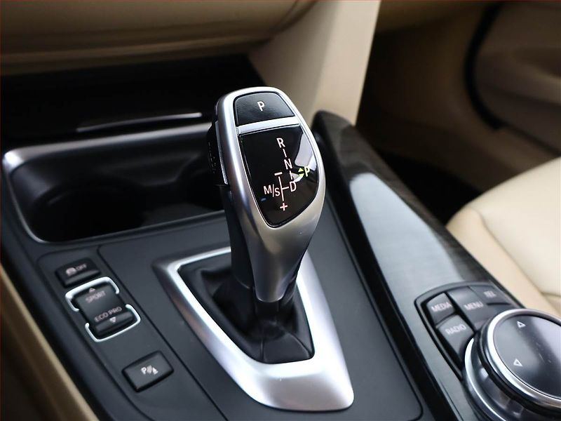 BMW Řada 3 (2014) 320d xDrive GT, 4X4, Automat - fotka 11 z 20
