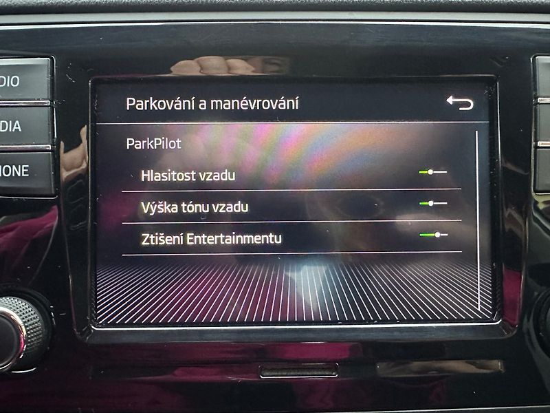 Škoda Rapid 1.4 TSI DSG/1MAJ/CZ/DPH/Výhřev - fotka 33 z 37