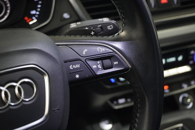 Audi Q5 2,0 40 TDI 140kW QUATTRO  - fotka 17 z 36