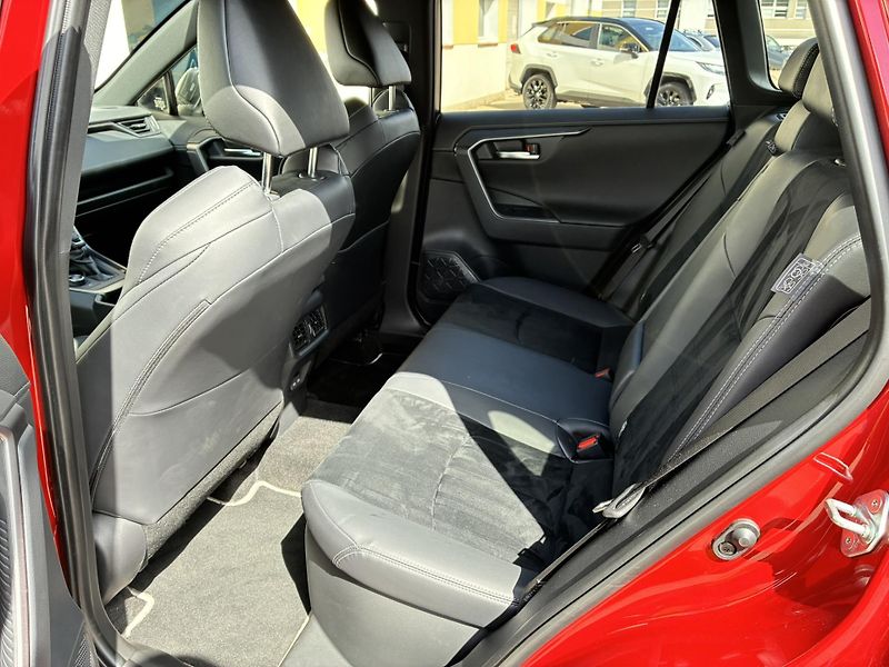 Toyota RAV4 2.5 HSD e-CVT AWD GR-Sport - fotka 12 z 23