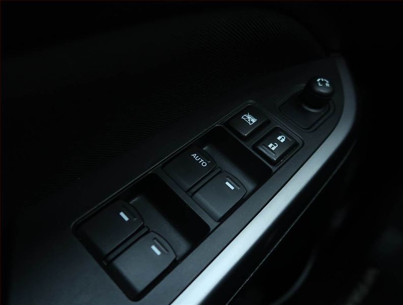 Suzuki Vitara (2019) 1.4 BoosterJet, 4X4, Tempomat - fotka 16 z 21