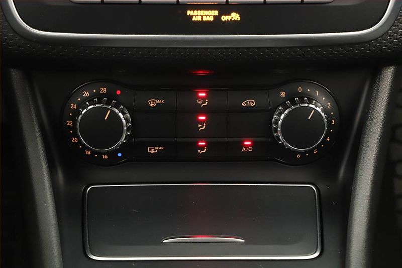Mercedes-Benz Třídy A (2016) A 180 d, Automat, Kůže, Navi - fotka 16 z 19