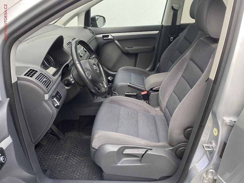 Volkswagen Touran (2012) 2.0 TDi, AC, panor - fotka 9 z 18
