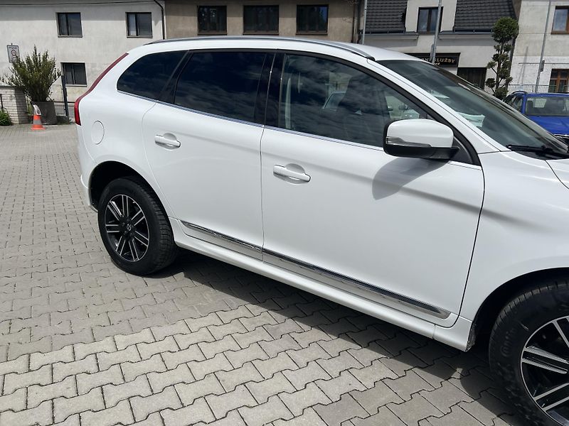 Volvo XC60 2,4 AWD D4 Summum 1.maj.  - fotka 9 z 56