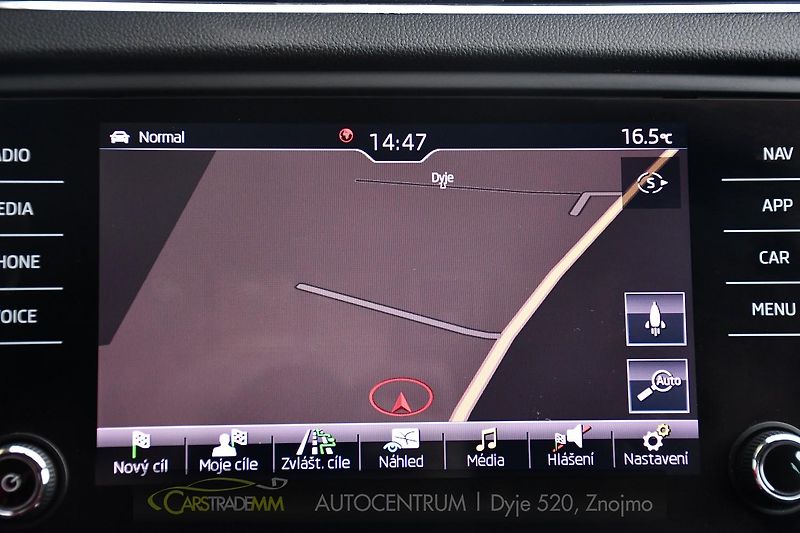 Škoda Octavia 1,6 TDI DSG STYLE & DYNAMIC - fotka 40 z 53
