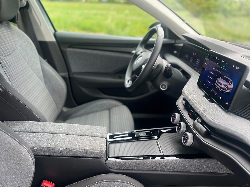 Škoda Superb 2.0 TDi Selection ČR - fotka 7 z 14