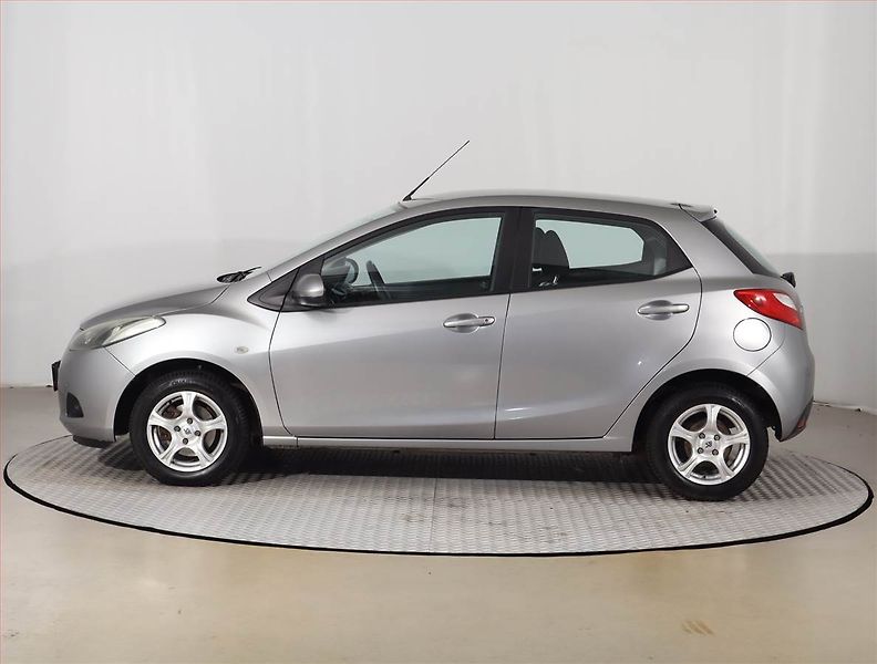 Mazda 2 (2009) 1.3 i, Park. senzory - fotka 3 z 16