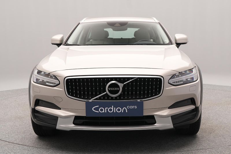 Volvo V90 CC D4 AWD MOMENTUM AUT - fotka 15 z 46