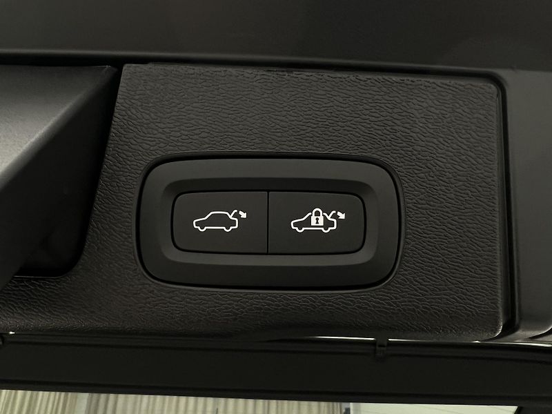 Volvo XC60 (2026) T6 AWD RECHARGE DARK PLUS AUT - fotka 18 z 45