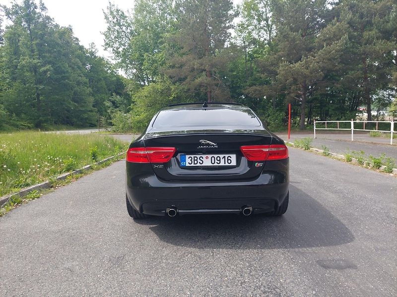 Jaguar XE Vynikající sportovní auto - fotka 4 z 10