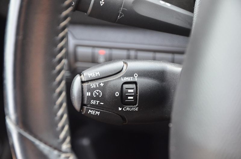 Peugeot 308 (2019) // REZERVOVÁNO // - fotka 18 z 29