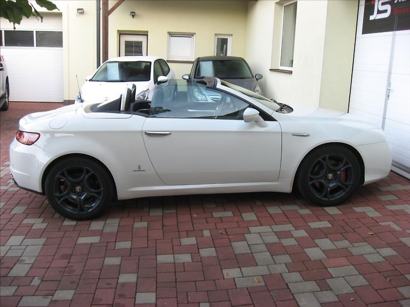 Alfa Romeo Spider 2,2 JTS 185PS  Exclusive - fotka 16 z 46