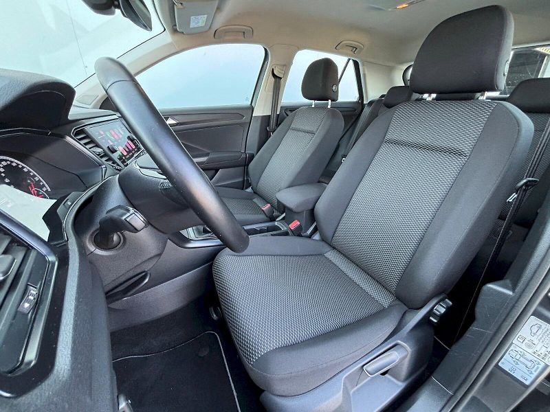 Volkswagen T-Roc (2022) 1.0 TSI 81kW - fotka 6 z 35