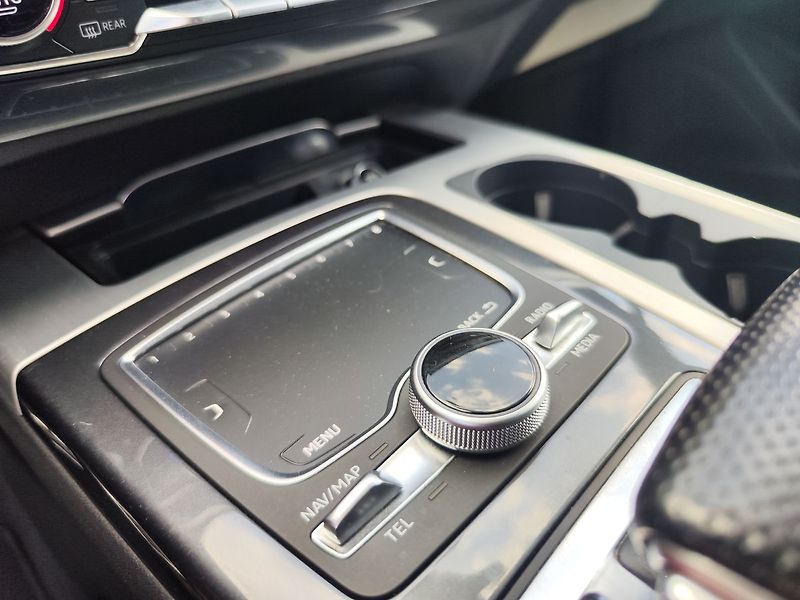 Audi Q7 3.0 TDI/200kW S-Line ČR - fotka 29 z 41