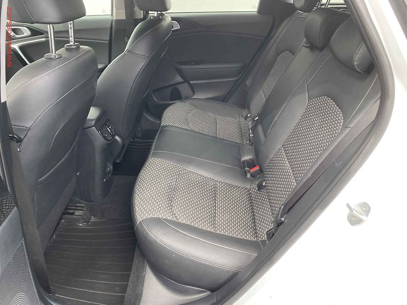 Kia Ceed (2022) 1.6 CRDi, 1.maj,ČR, LED - fotka 10 z 20