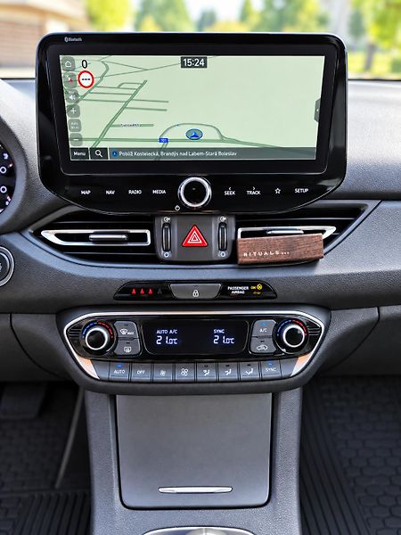 Hyundai i30 (2021) STYLE 1 majitel 1.5 TGDI 117kW - fotka 7 z 9
