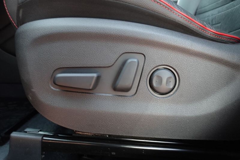 Hyundai Tucson 1,6GDi 130kW A/T 4x4 N-Line, P - fotka 18 z 35