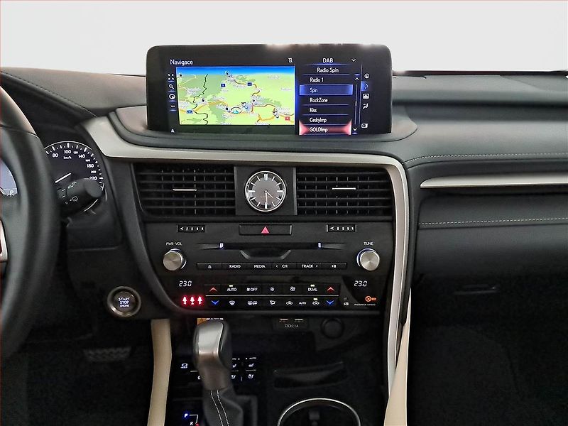 Lexus RX 400h (2023) 300 AWD - fotka 12 z 22