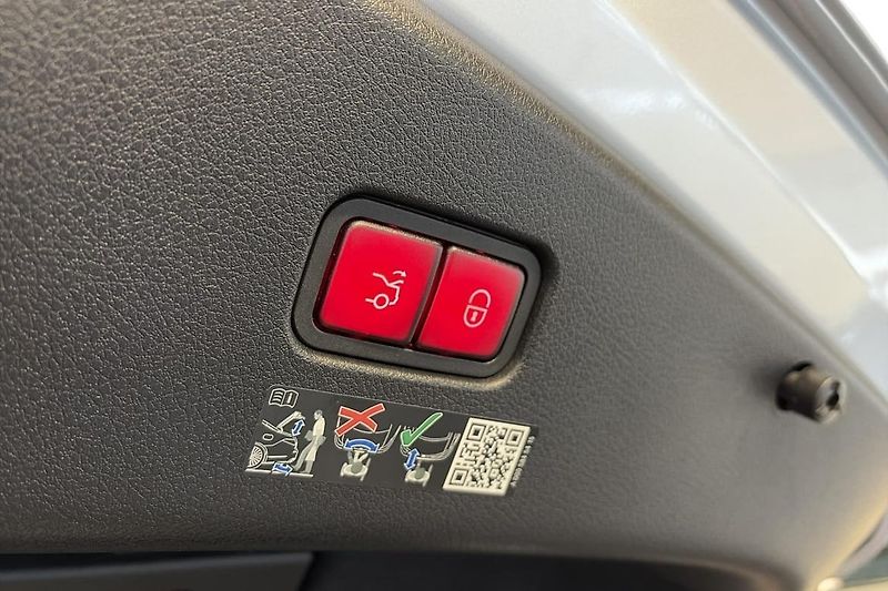Mercedes-Benz CLE 300 4M AMG Pano Burm 360 DIGI - fotka 20 z 21