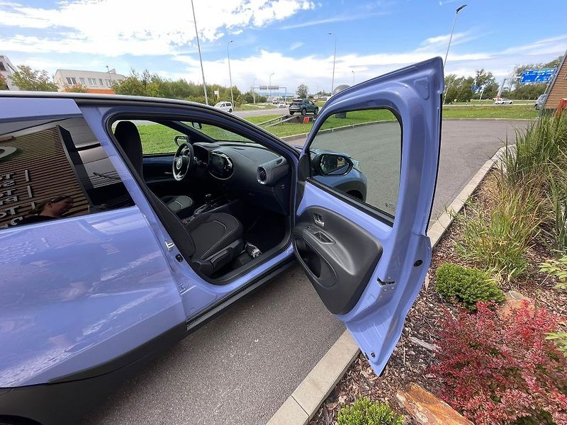 Toyota Aygo 1.5 Hybrid automat Style Smart - fotka 15 z 27