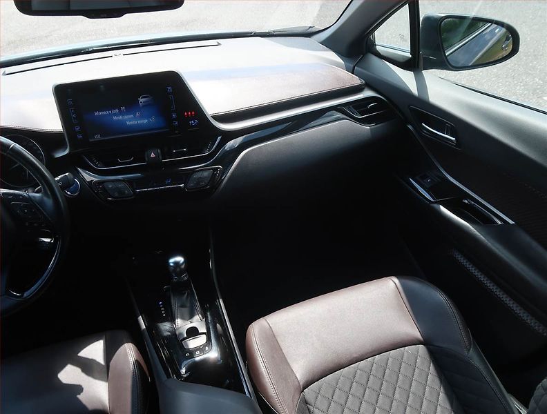 Toyota C-HR (2018) 1.8 Hybrid - fotka 8 z 18