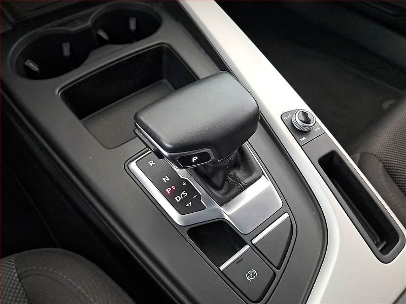 Audi A4 (2020) 2.0 TDI, Automat, Navi - fotka 13 z 24
