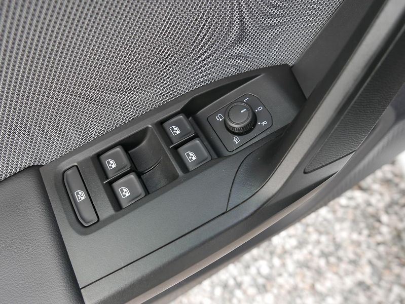 Seat Leon 2,0TDI 110kW Style DSG Automat - fotka 16 z 36