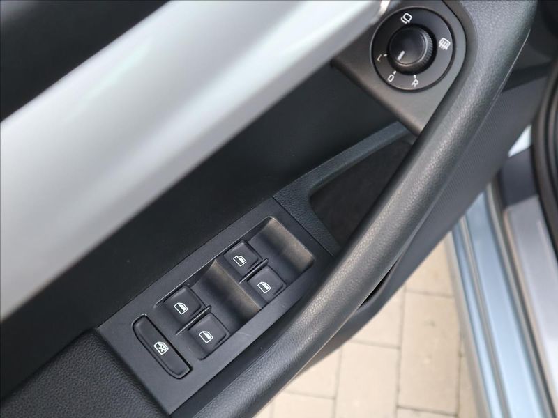 Škoda Octavia 1,4   TSi, DigiKlima, ParkPilo - fotka 10 z 31