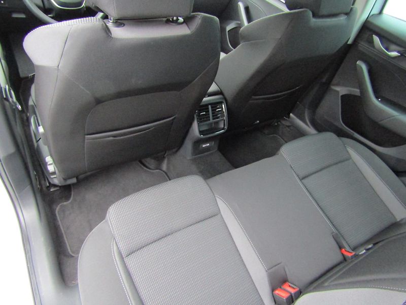 Škoda Octavia IV FL Combi Selection 1.5 TSI - fotka 25 z 30