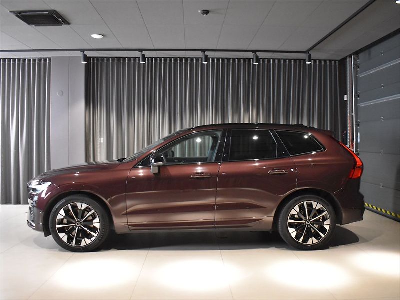 Volvo XC60 2,0 B5 AWD Ultra Pano,vzduch - fotka 2 z 22