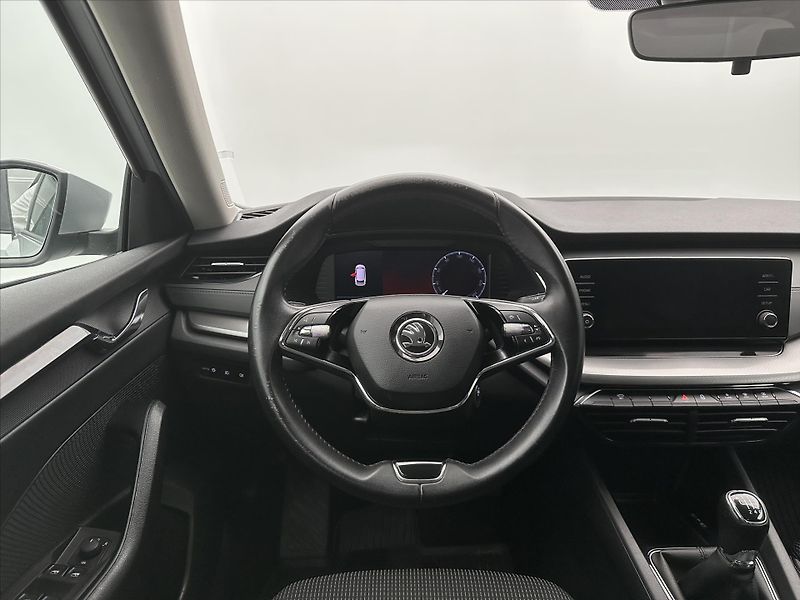 Škoda Octavia 2,0 TDI 85kW CZ 1.Maj LED DPH - fotka 17 z 35