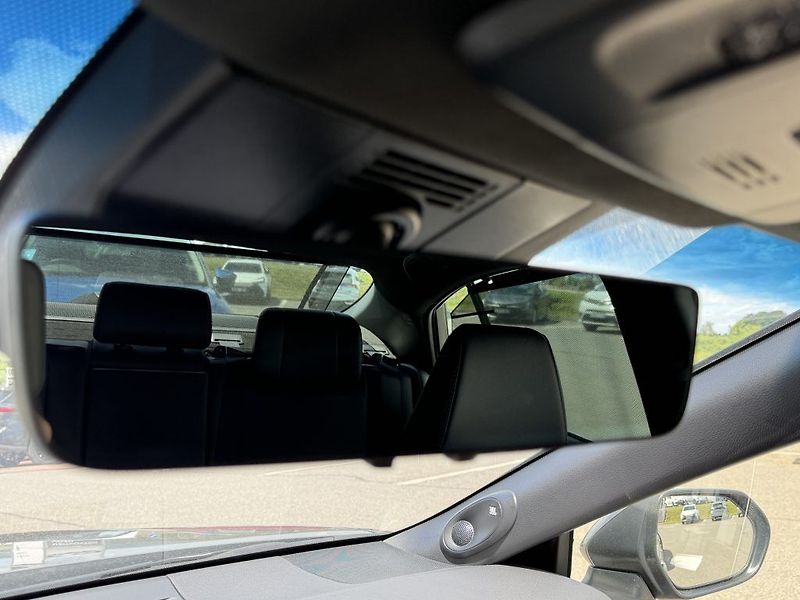 Toyota Camry 2.5 TNGA HEV, Executive - fotka 23 z 23
