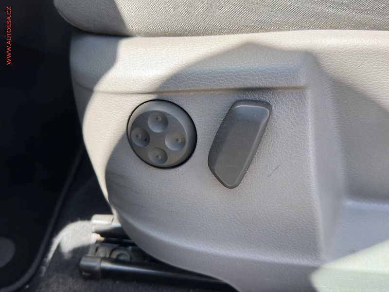 Seat Alhambra (2014) 2.0TDi, DSG, navi, bixen - fotka 12 z 19