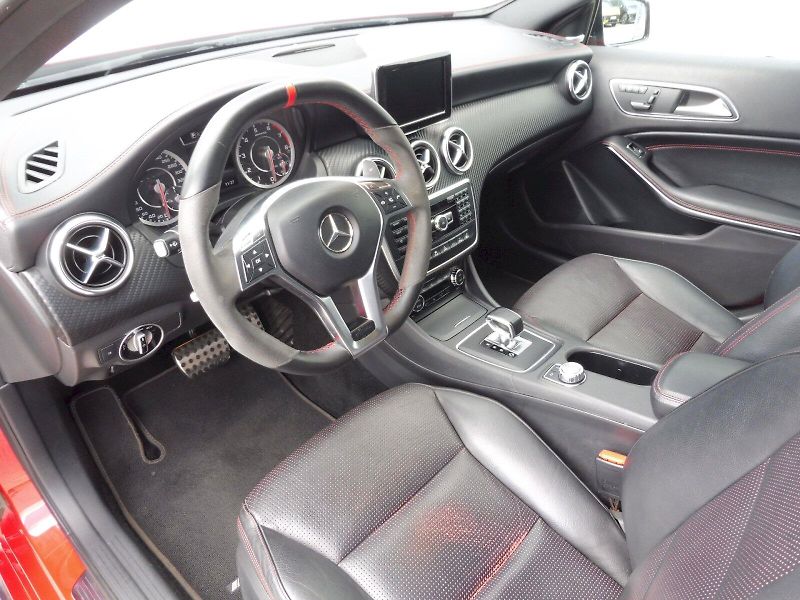 Mercedes-Benz Třídy A (2013) A45 AMG 2,0 265kW 4MATIC Perfo - fotka 6 z 25